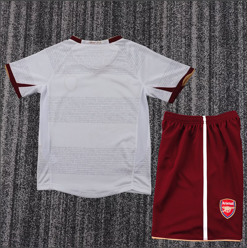 Retro 2007 Arsenal Away Kit